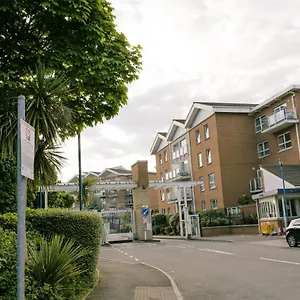 https://stunning-2-bedroom-apartment-in-cardiff-bay-gym.cardiffhotelswales.com