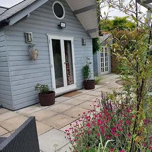Private Garden In Christchurch, Dorset For 4 - Dogs Welcome! Holdenhurst