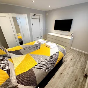 https://private-room-in-exclusive-apartment.hotelsaberdeenuk.com